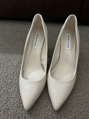 Chelsea & Violet Cream Pointed Toe Pumps